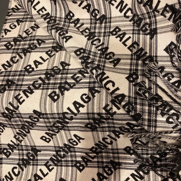 Balenciaga scarf - Picture 1 of 4